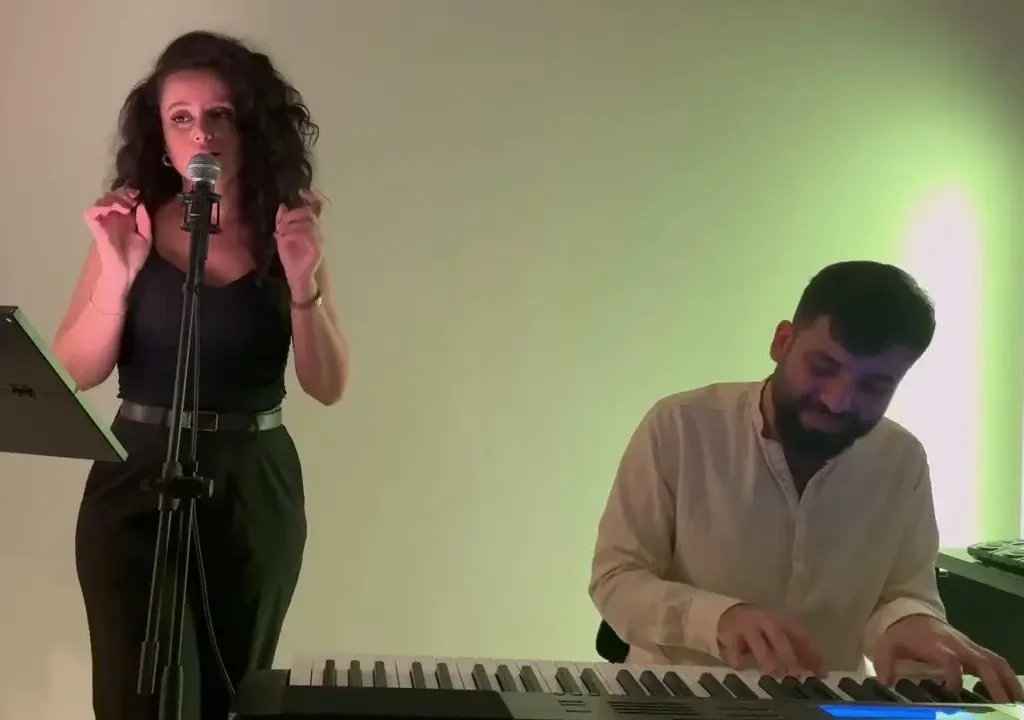  Arabic & English Duo (Jazzy Vibes) 